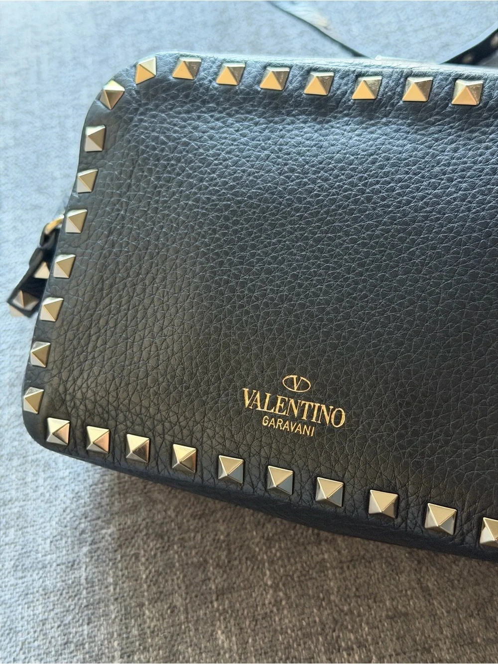 Valentino Garavani compact valentino